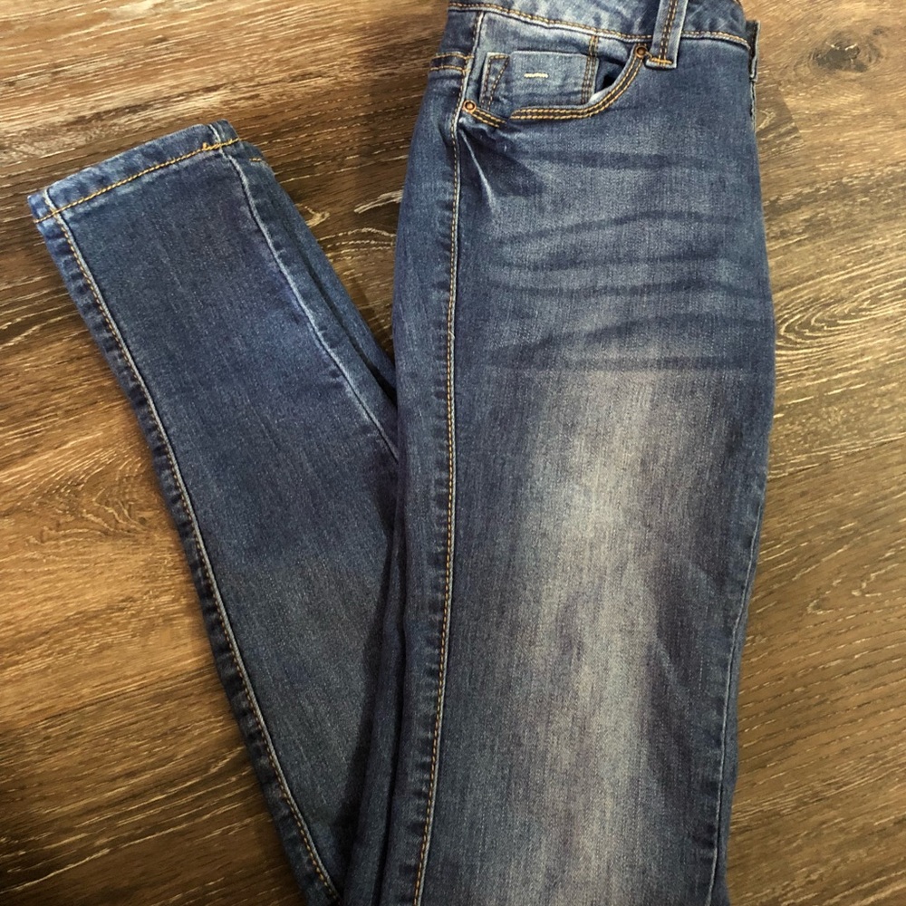 ❌❌SOLD❌❌Medium light wash blue jean